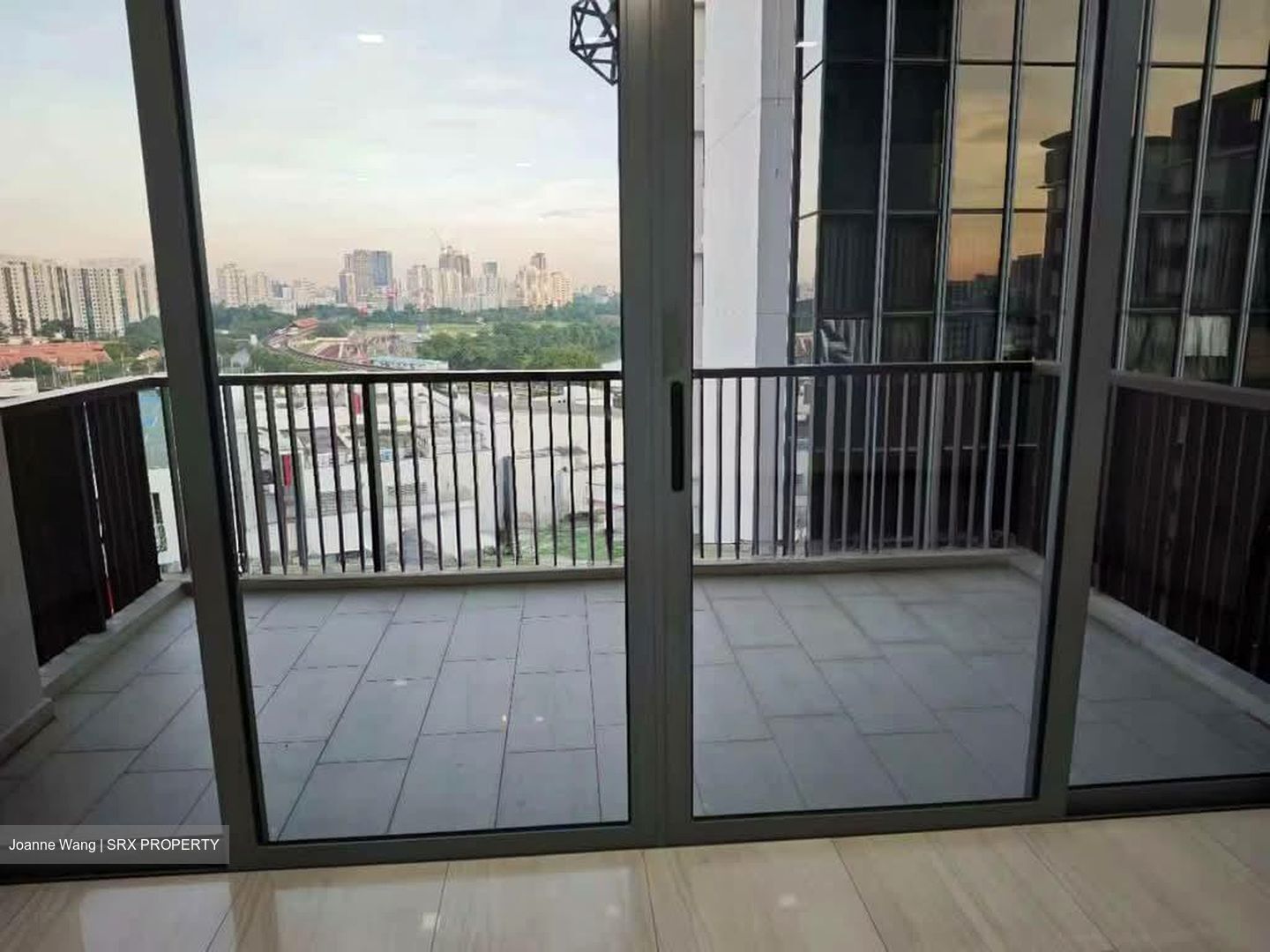 Lakeville (D22), Condominium #588858771